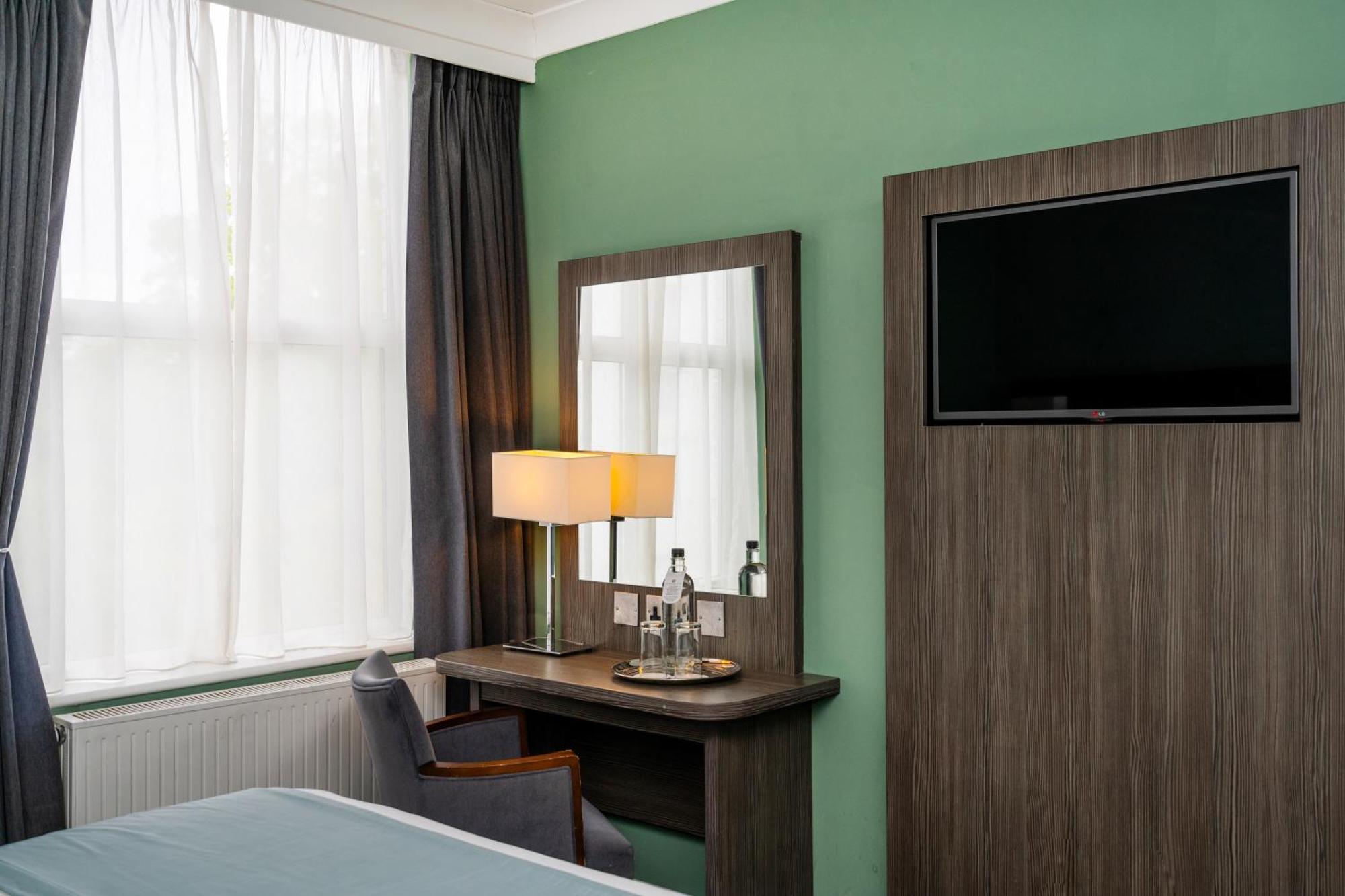 Bromley Court Hotel London Exterior foto