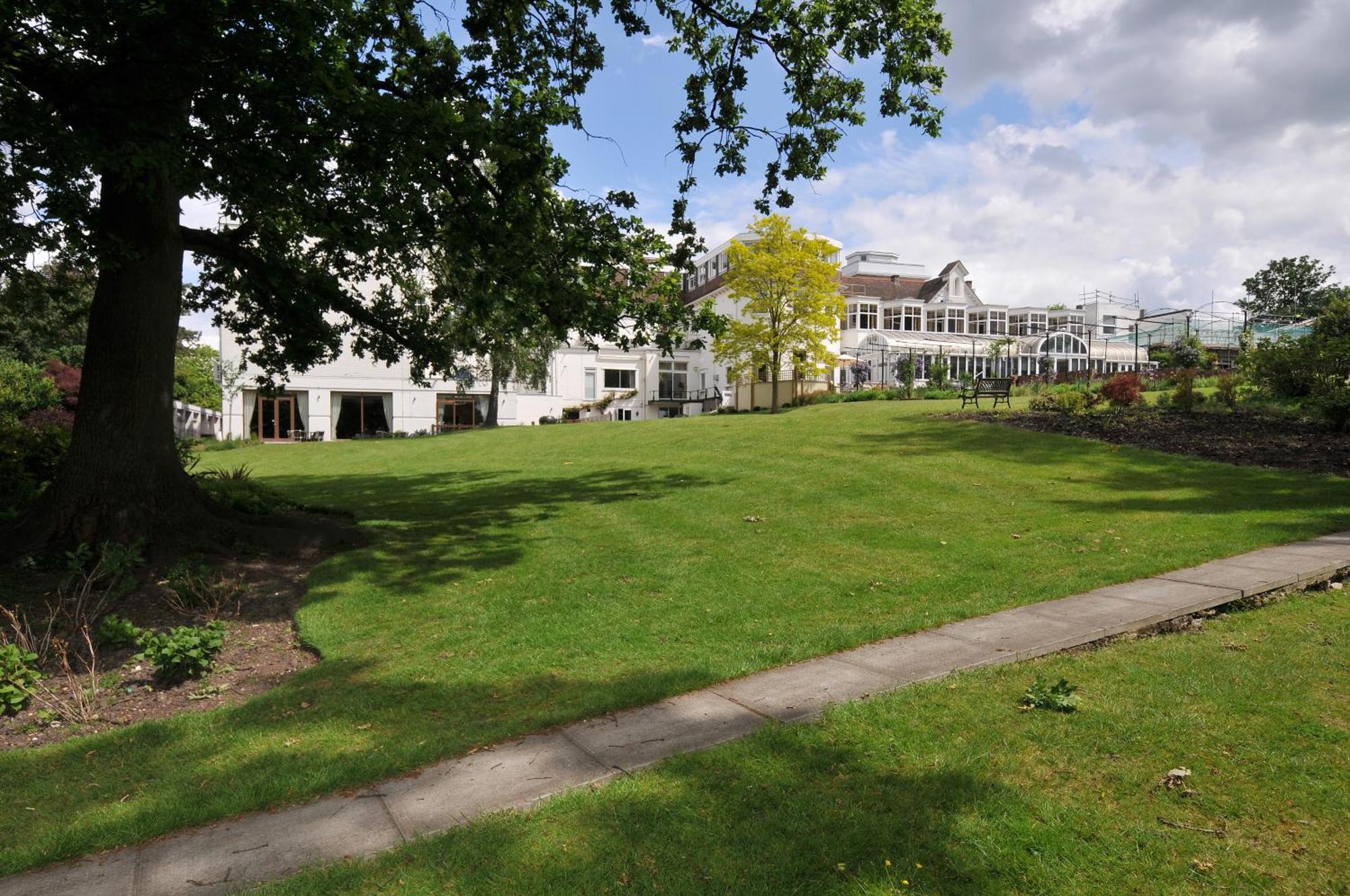 Bromley Court Hotel London Exterior foto